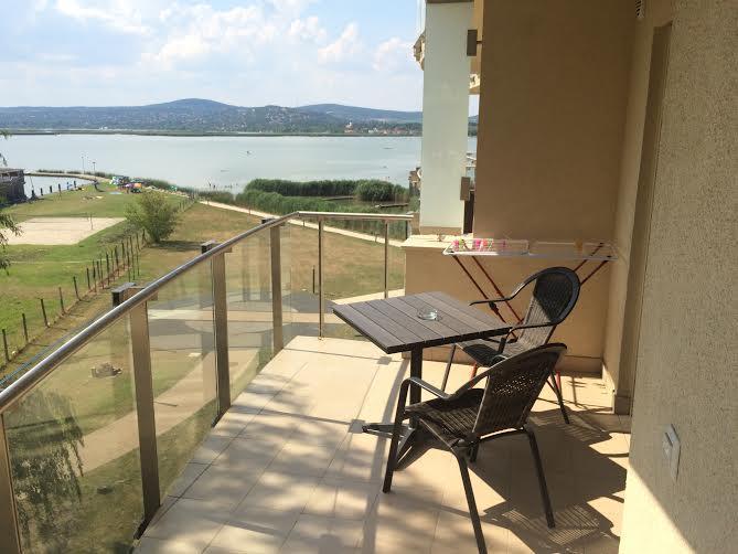 Vizparti Wellness Apartman Velence Apartment Bagian luar foto